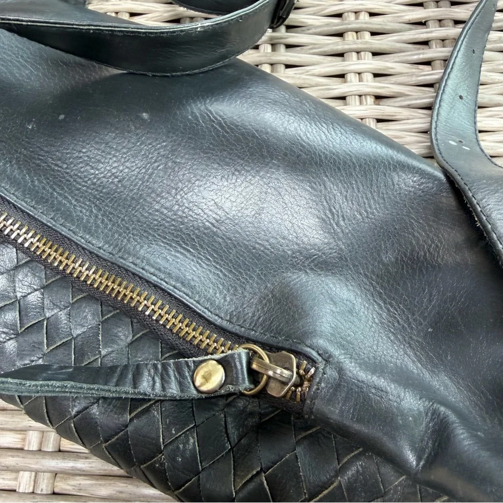 MANDRN Woven Atlas Crossbody! 💃 🔥 - Picture 8 of 14